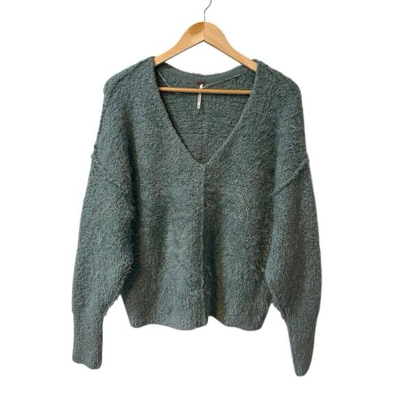Free People Icing V-Neck Pullover Fuzzy Sweater Size XS in Spring Dust - Picture 1 of 10